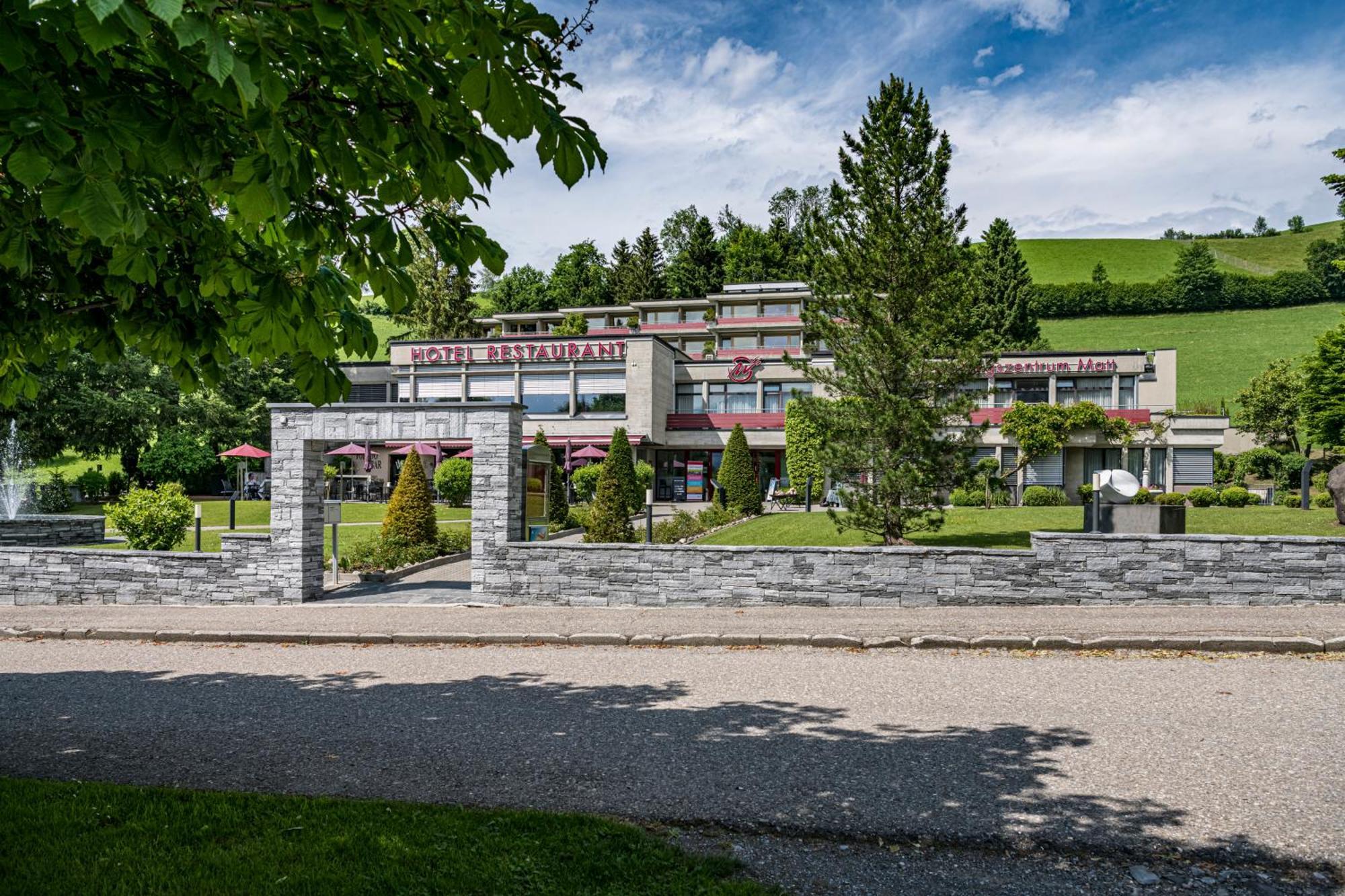 Hotel & Bildungszentrum Matt Schwarzenberg Bagian luar foto