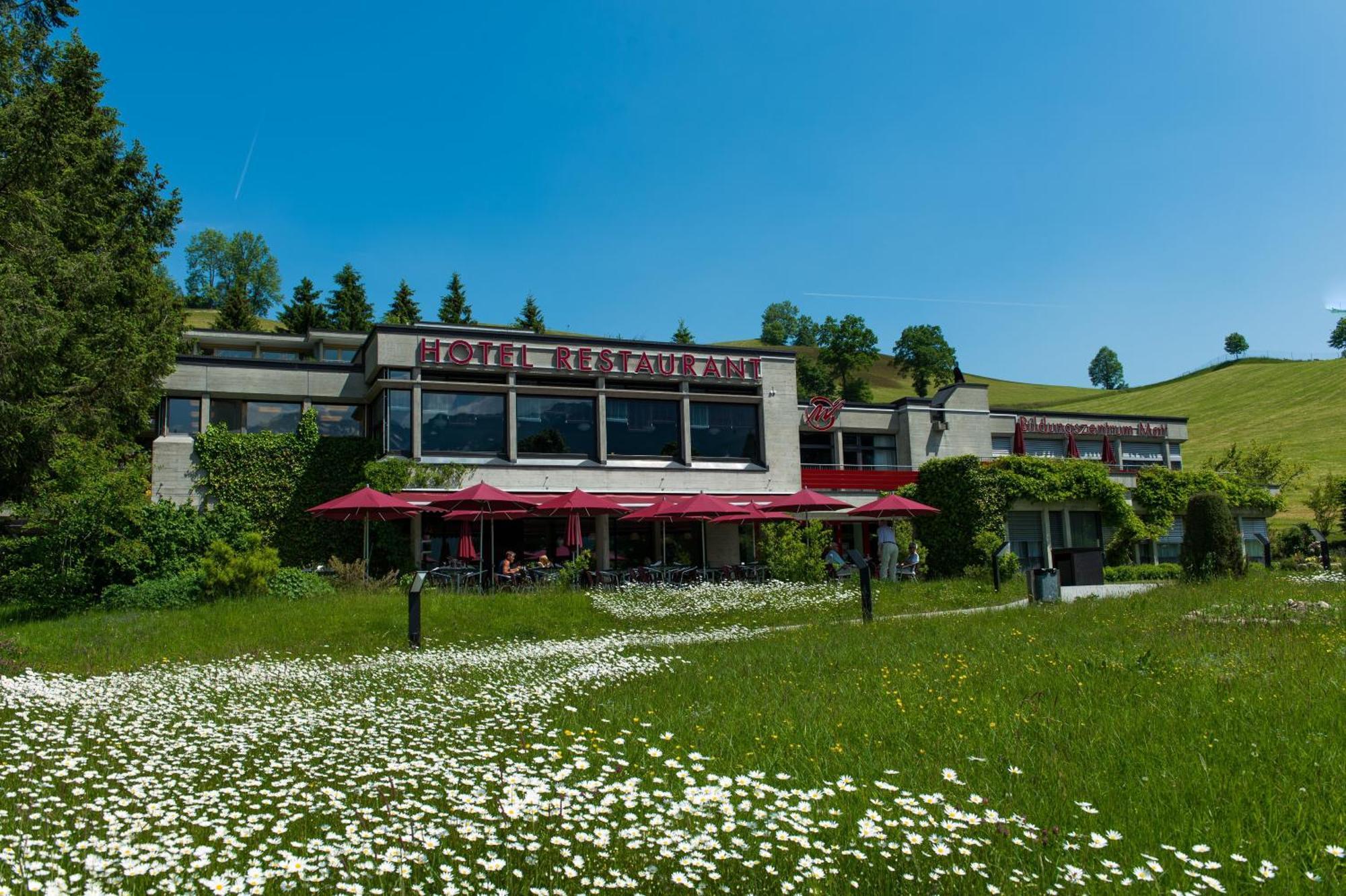 Hotel & Bildungszentrum Matt Schwarzenberg Bagian luar foto